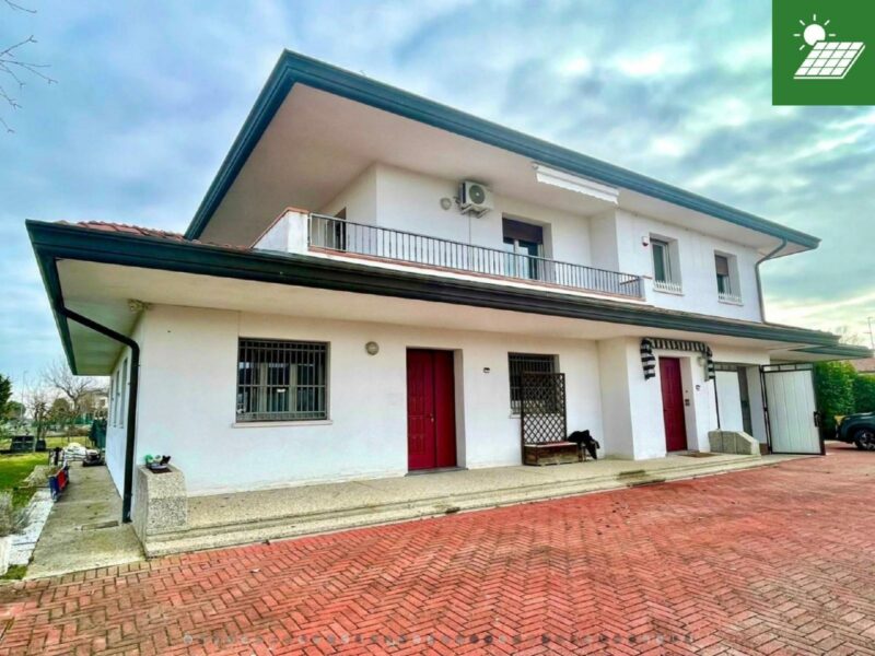 Spazi generosi e indipendenza: villa tricamere con terrazze e giardino Pramaggiore
