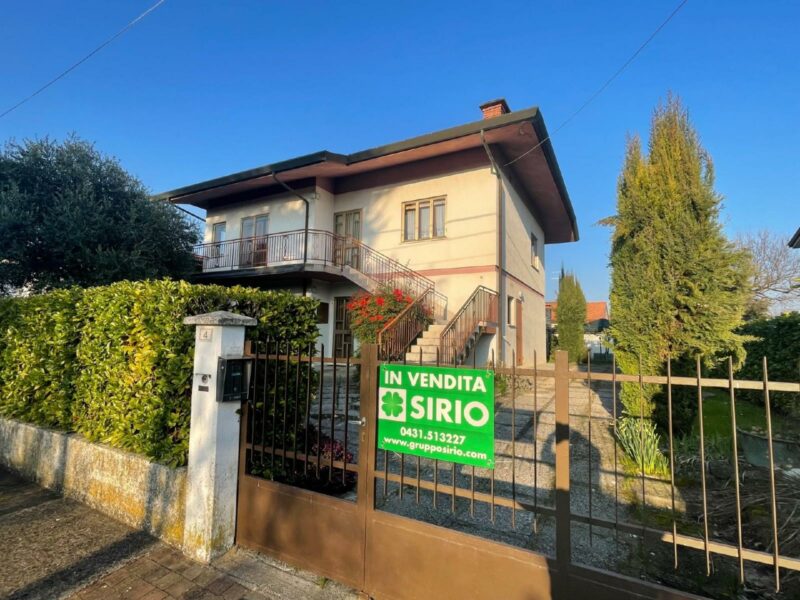 Il piacere di una casa indipendente con taverna e giardino Palazzolo dello Stella
