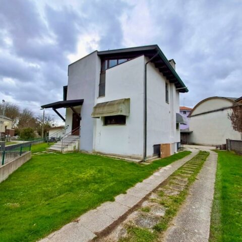 ABITAZIONE TRICAMERE IN BIFAMILIARE: spazio, indipendenza e ambienti curati pronti da vivere! Sesto al Reghena