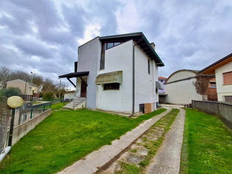 ABITAZIONE TRICAMERE IN BIFAMILIARE: spazio, indipendenza e ambienti curati pronti da vivere! Sesto al Reghena