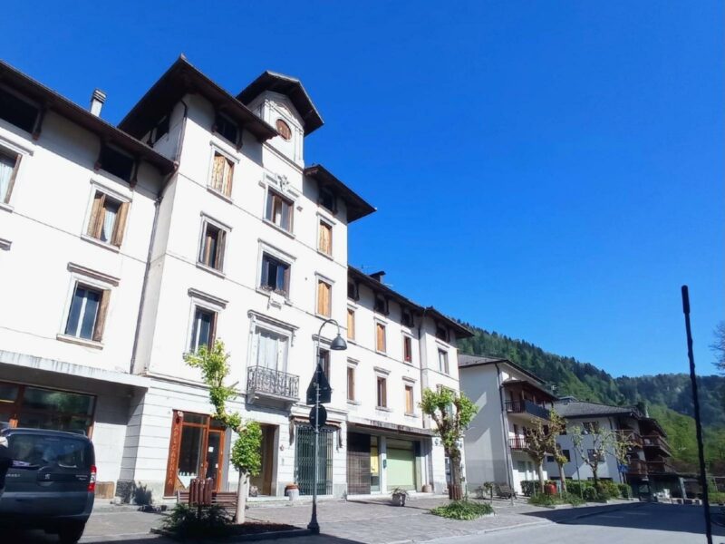 LUMINOSO BICAMERE ARREDATO – IDEALE VACANZE O INVESTIMENTO Arta Terme