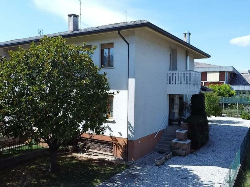 CASA DI TESTA CON AMPIO GIARDINO – ABITABILE DA SUBITO! Codroipo
