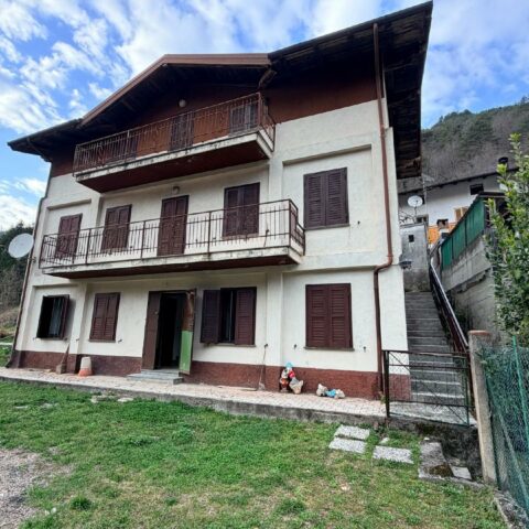 SPAZIOSA CASA INDIPENDENTE CON GIARDINO RECINTATO Chiusaforte