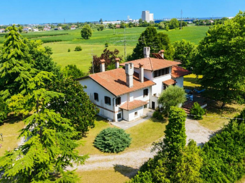 Immersa nella natura: villa indipendente con ampi spazi e parco Portogruaro