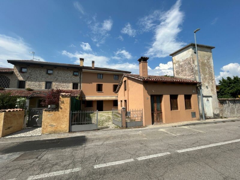 CASA DI TESTA CON GIARDINO: PRONTA DA VIVERE Codroipo