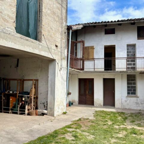 CASA IN LINEA DAL SAPORE TIPICO FRIULANO CON SCOPERTO ED EX STALLA Coseano