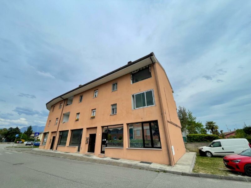 LUMINOSO APPARTAMENTO BICAMERE, ULTIMO PIANO CON POSTO AUTO COPERTO Majano