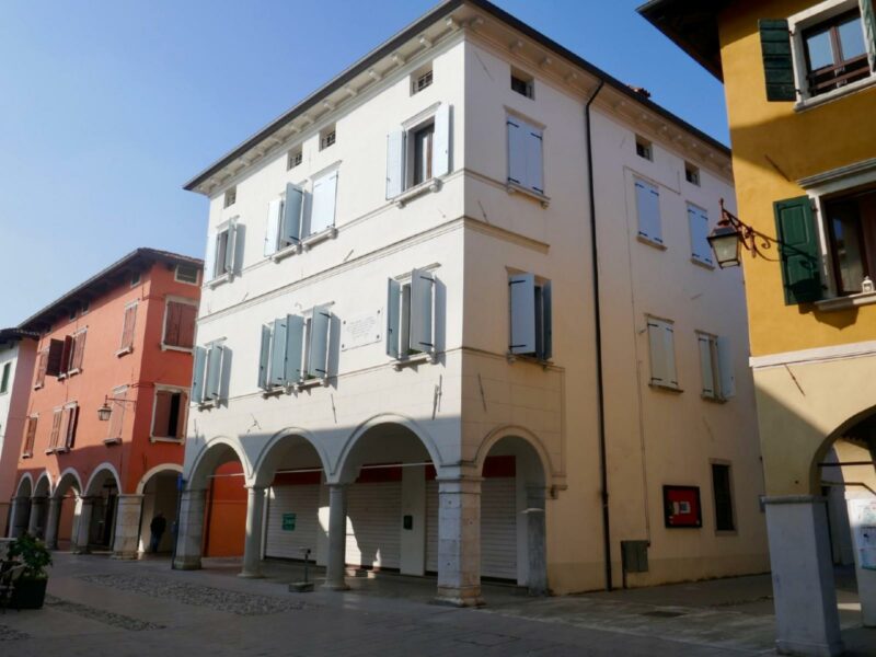 LOCALE COMMERCIALE IN CENTRO: prestiglio e visibilità! Spilimbergo