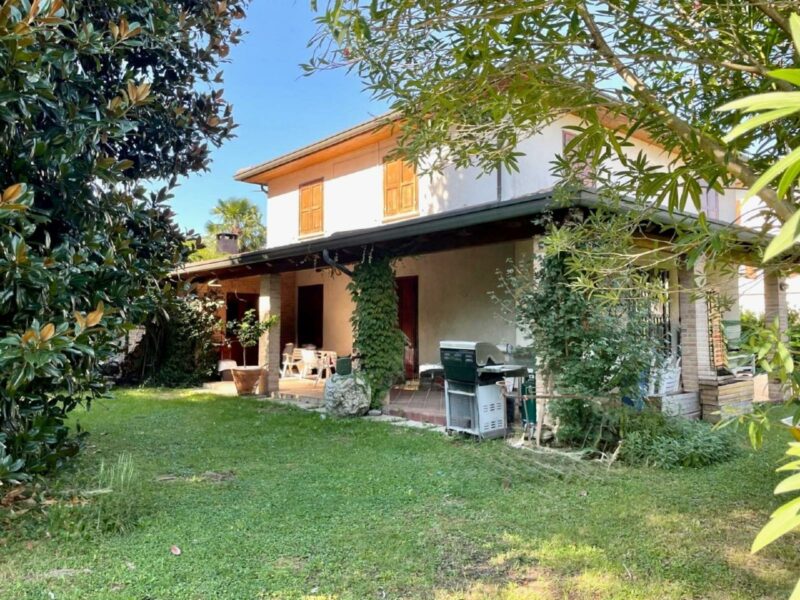 VILLA DI CARATTERE: tre camere, taverna e porticato! San Vito al Tagliamento