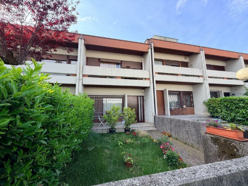 CURATA VILLASCHIERA DI CENTRO PERFETTA PER FAMIGLIE Udine