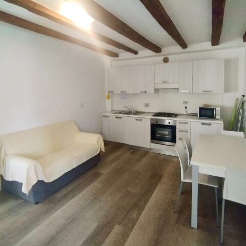 MINIAPPARTAMENTO ARREDATO INSERITO IN PALAZZO STORICO RISTRUTTURATO Trieste