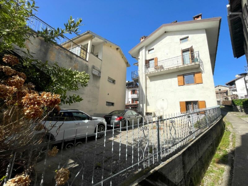 PALAZZINA COMPOSTA DA TRE UNITà: INTERESSANTE OPPORTUNITà DI INVESTIMENTO! Arta Terme