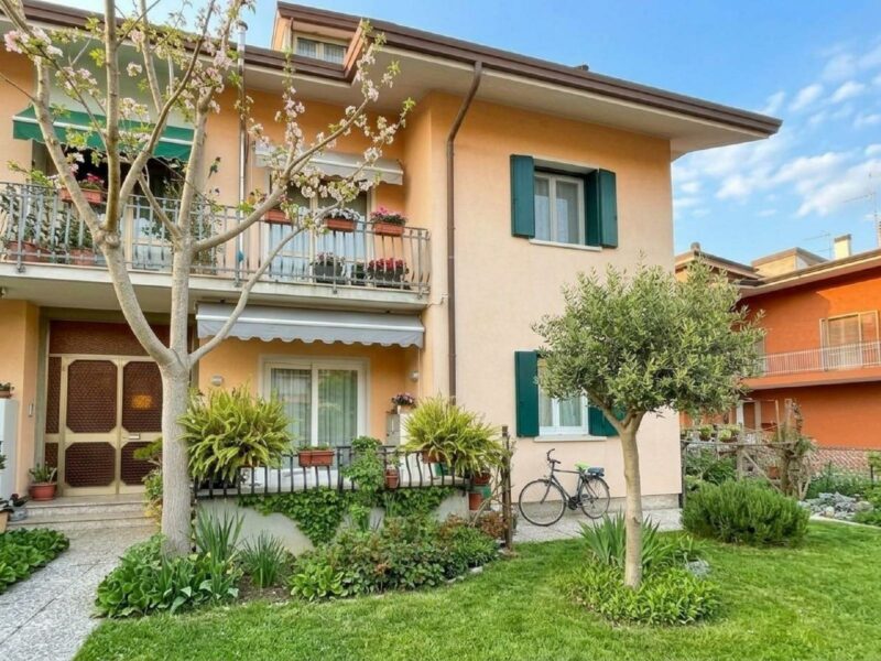 APPARTAMENTO CON TERRAZZA, POSTO AUTO E ZERO SPESE CONDOMINIALI Lignano Sabbiadoro