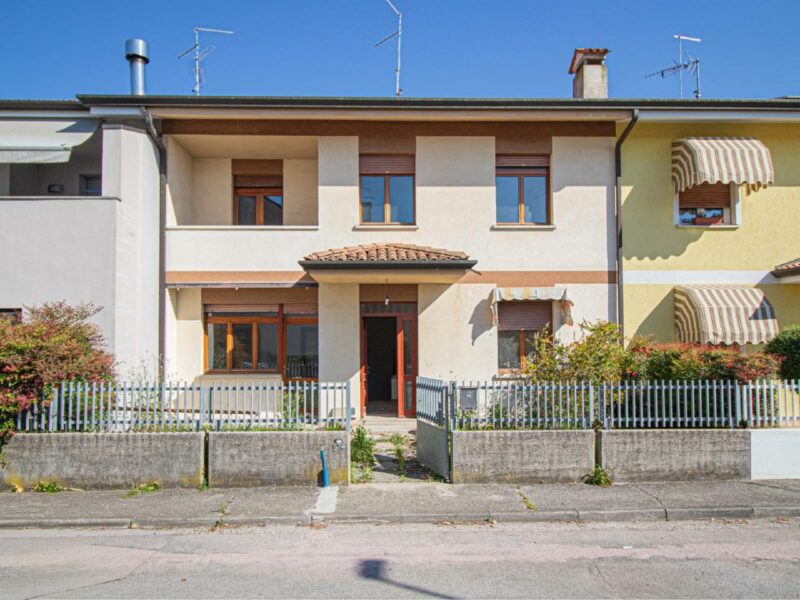 VILLASCHIERA CON GIARDINO – SPAZI COMODI E A POCHI PASSI DALLE SCUOLE! Codroipo