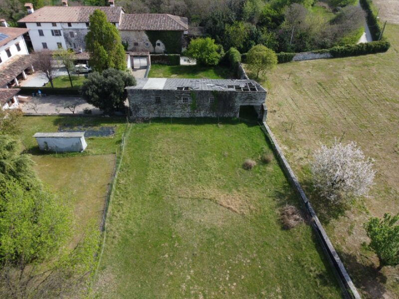 RUSTICO CON TERRENO Pavia di Udine