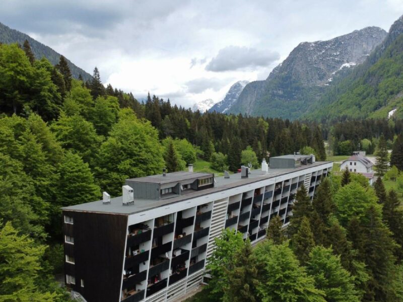 Sella Nevea: esclusivo duplex panoramico fronte piste con camino, doppia terrazza e posto auto c… Sella Nevea