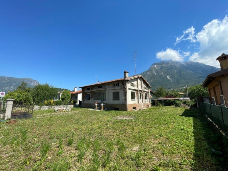 CASA INDIPENDENTE DA RISTRUTTURARE CON GIARDINO DAL GRANDE POTENZIALE Gemona del Friuli