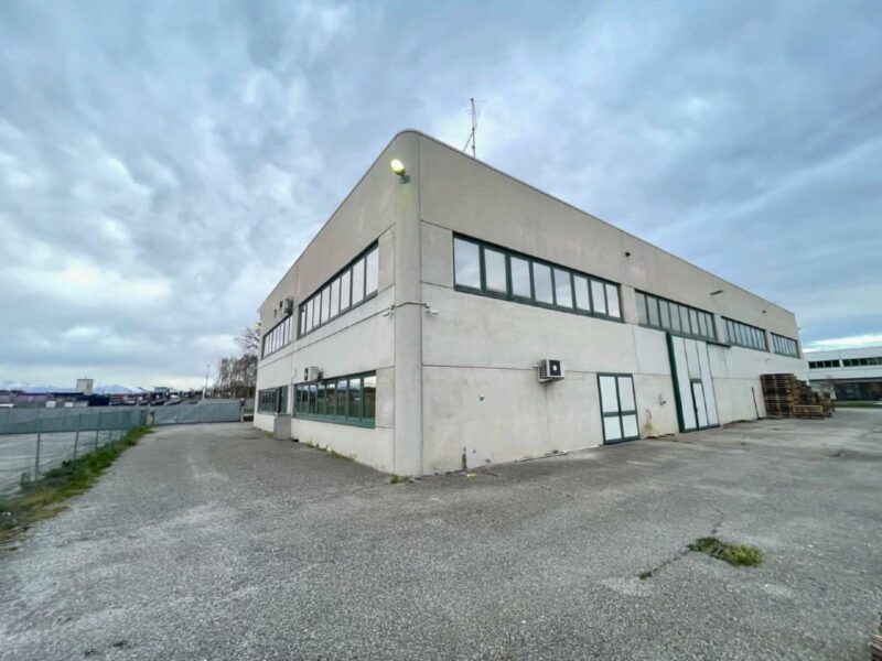 CAPANNONE PRODUTTIVO: praticità, visibilità e potenzialità di sviluppo! San Vito al Tagliamento