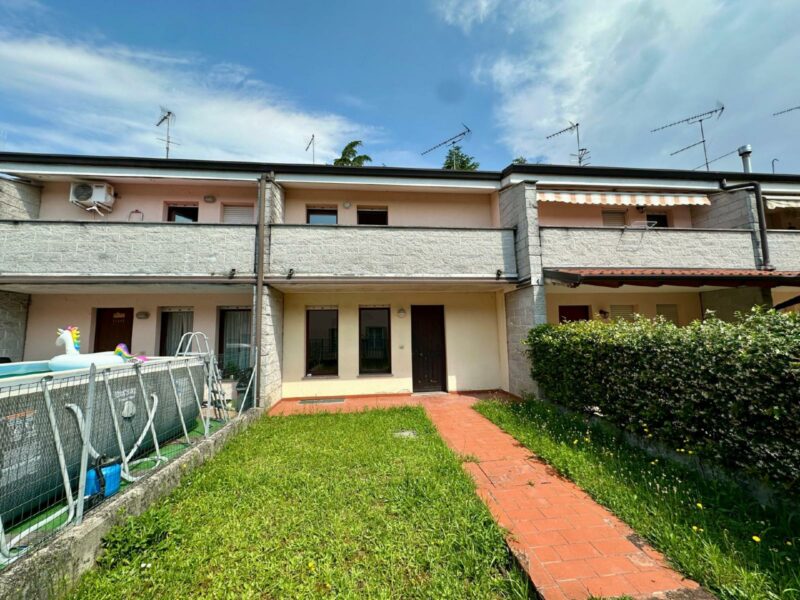 VILLASCHIERA CON GIARDINO San Lorenzo Isontino