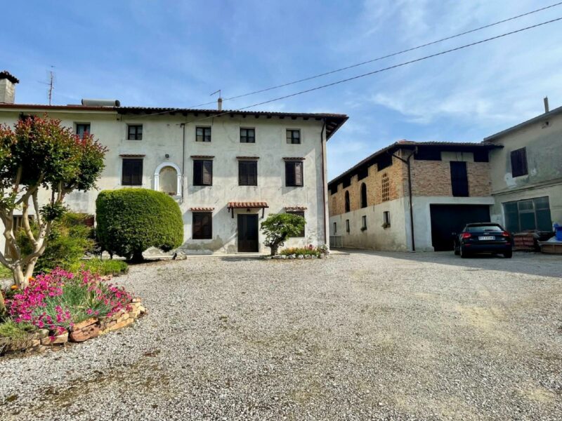 IN ZONA TRANQUILLA PROPRIETA’ DA FAR RIFIORIRE Fiumicello Villa Vicentina