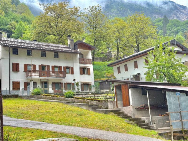 ELEGANTE APPARTAMENTO MANSARDATO CON VISTA SUL FIUME FELLA Dogna