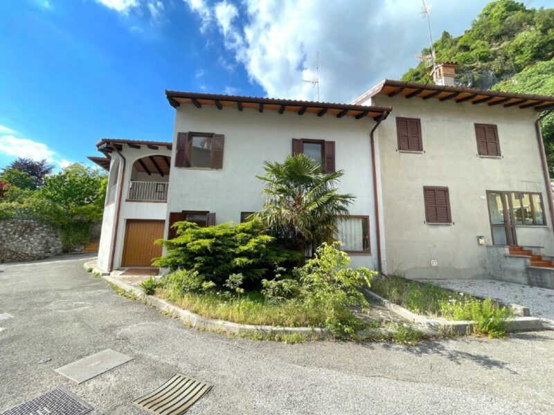 CASA DI TESTA TRICAMERE CON TERRAZZA COPERTA E GARAGE Gemona del Friuli