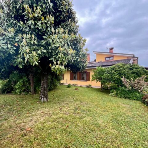 VILLA IN BIFAMILIARE CON GIARDINO PRIVATO Fiumicello Villa Vicentina