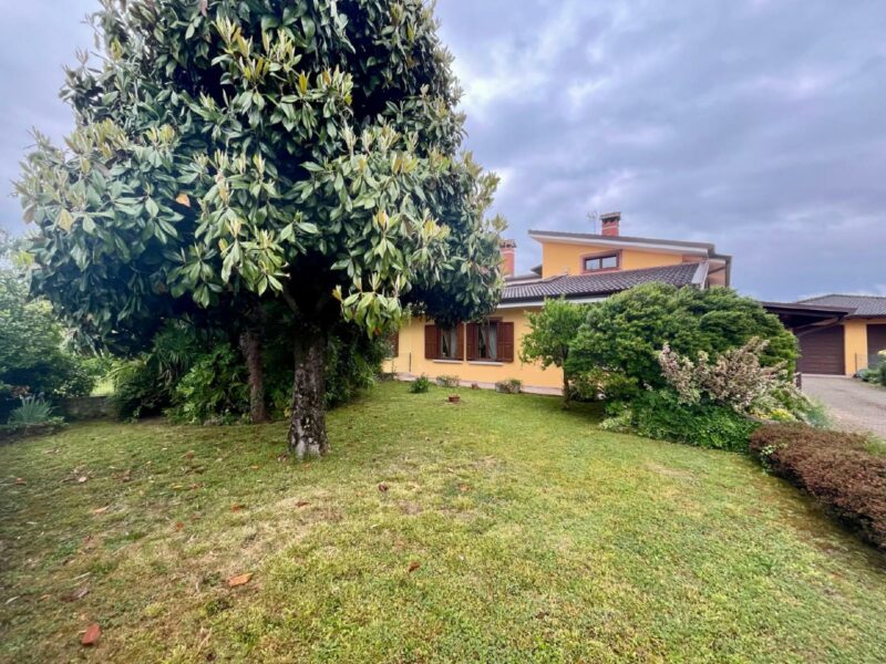 VILLA IN BIFAMILIARE CON GIARDINO PRIVATO Fiumicello Villa Vicentina