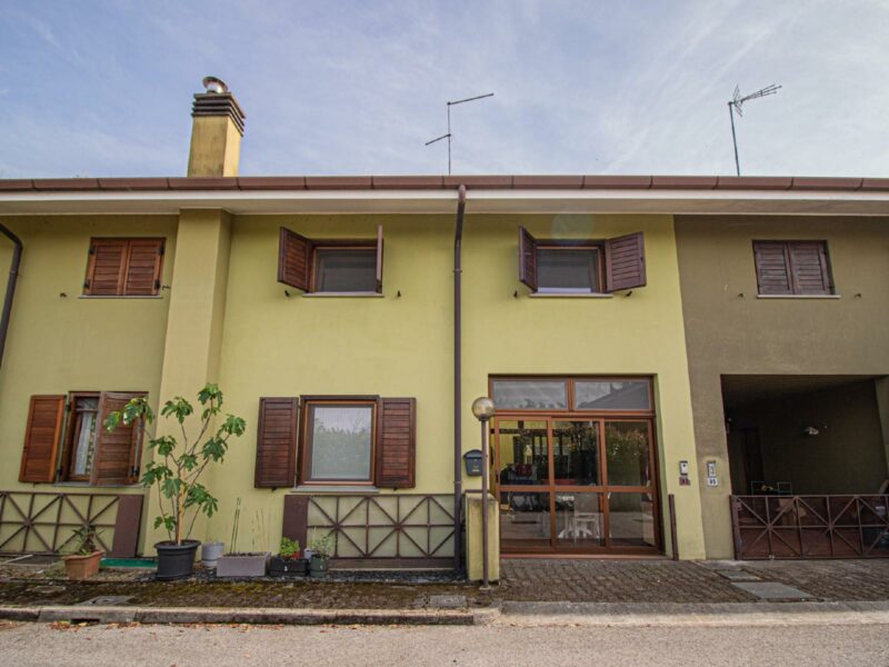 La casa ideale per la famiglia: villaschiera bicamere con ambienti ben distribuiti Campoformido