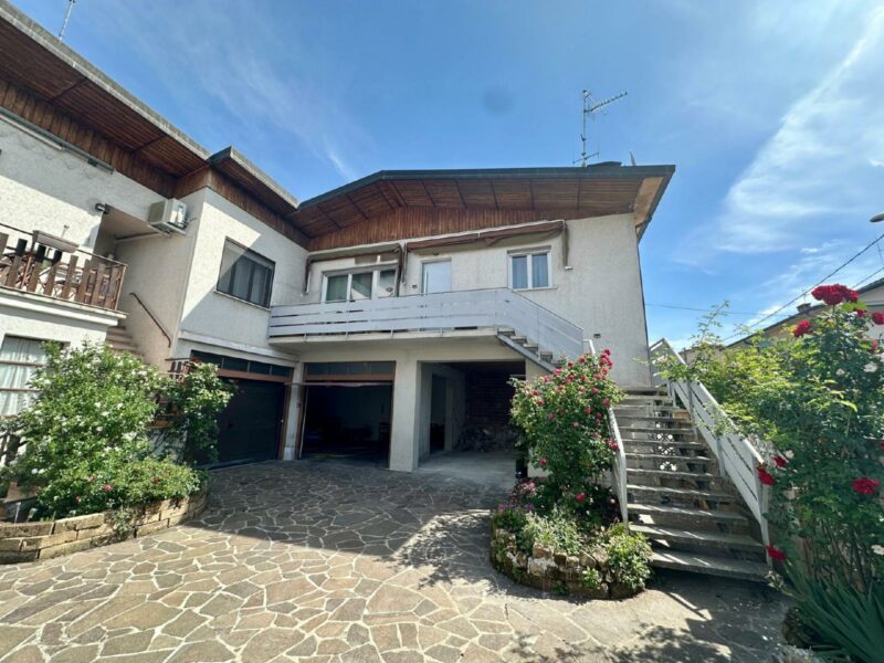 Elegante appartamento recente in bifamiliare senza spese condominiali Mossa