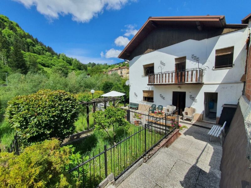 CASA DI TESTA CON GIARDINO PRIVATO Paularo