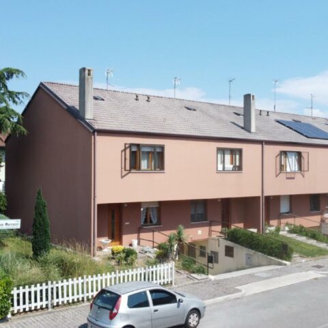 San Gottardo: villa tricamere di testa con taverna e giardino! Udine