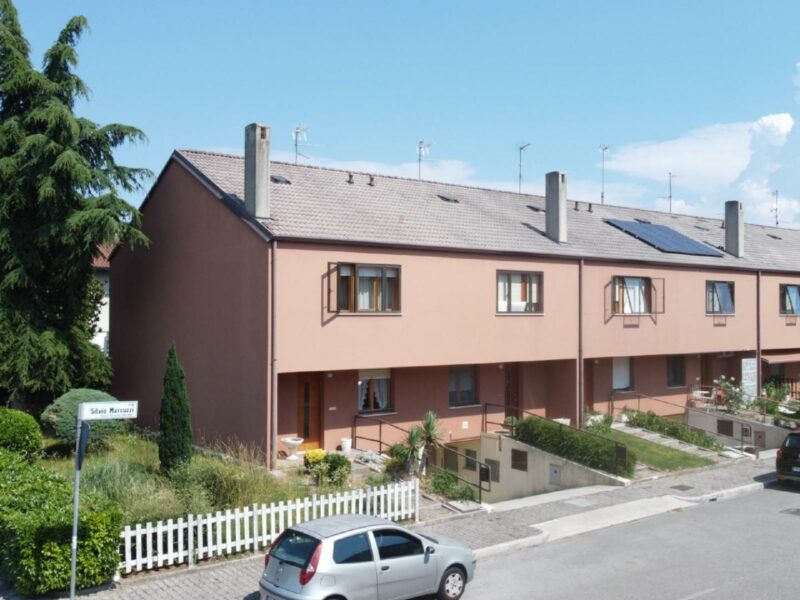 San Gottardo: villa tricamere di testa con taverna e giardino! Udine