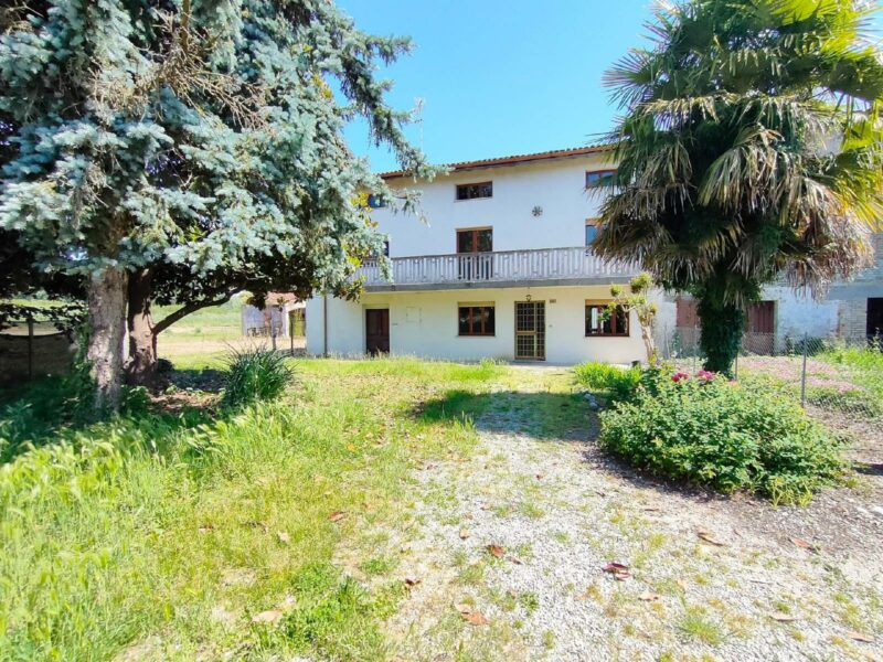 Casa indipendente con ampio giardino, garage e deposito Latisana