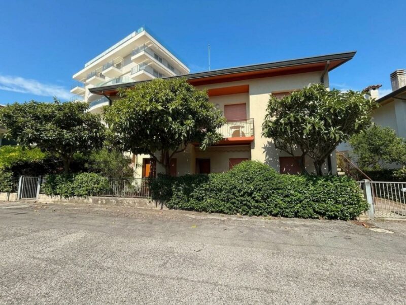 PALAZZINA PLURIFAMILIARE CON 4 APPARTAMENTI E AUTORIMESSA – ZONA DARSENA Lignano Sabbiadoro