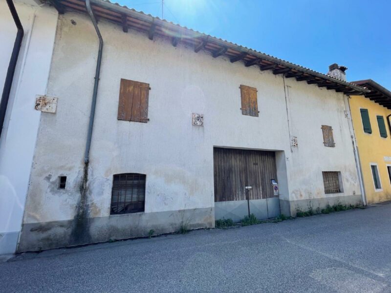 CASA IN LINEA CON GIARDINO DA RISTRUTTURARE A DUE PASSI DAI PRINCIPALI SERVIZI San Daniele del Friuli
