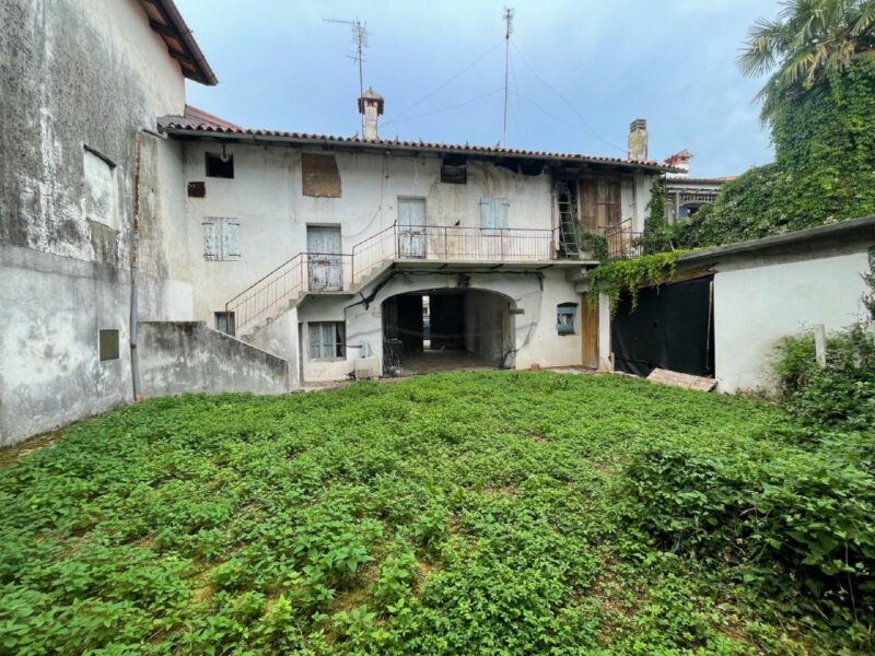 CASA IN LINEA CON GIARDINO DA RISTRUTTURARE A DUE PASSI DAI PRINCIPALI SERVIZI San Daniele del Friuli