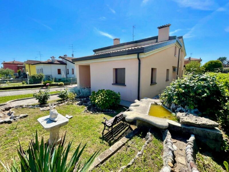 VILLA DI PREGIO: giardino privato, spazi versatili e architettura ricercata! Spilimbergo