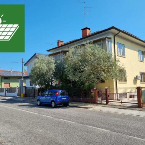 LUMINOSO APPARTAMENTO ULTIMO PIANO CON GIARDINO, TAVERNA E BOX – zona via cividale Udine
