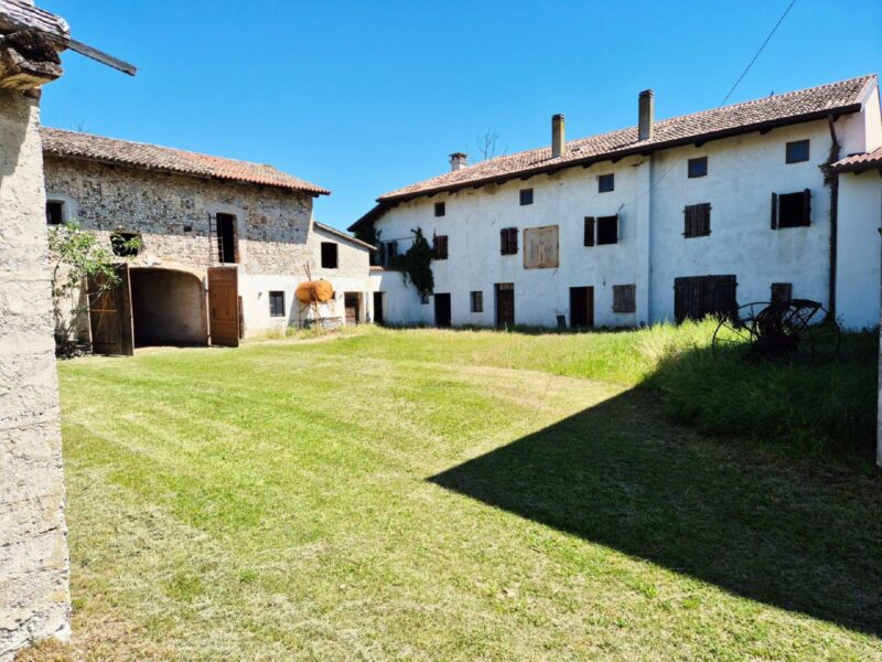 AFFASCINANTE RUSTICO DEI PRIMI DEL ‘900 – DA RISTRUTTURARE Sedegliano