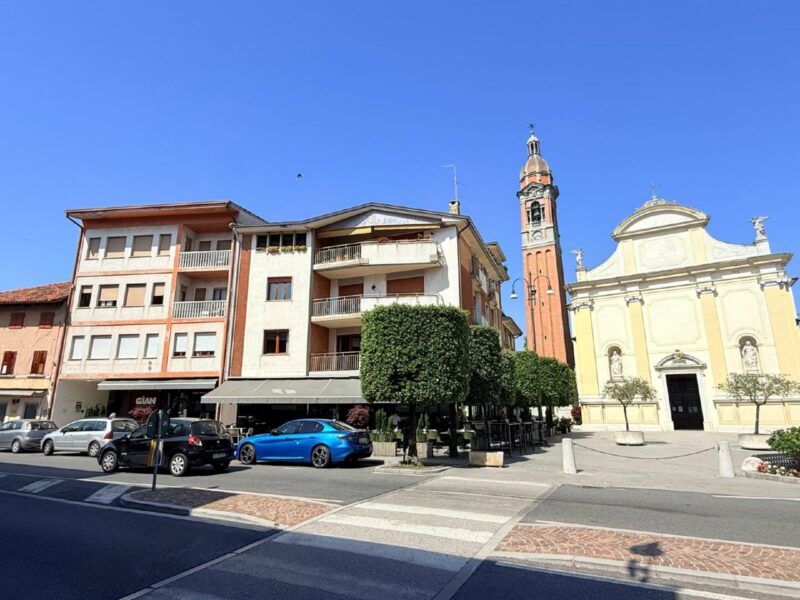 Elegante ufficio con terrazzo e ascensore in centro Latisana