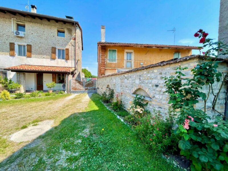 PORZIONE DI CASA COLONICA RISTRUTTURATA: carattere, spazio ed efficienza! San Martino al Tagliamento