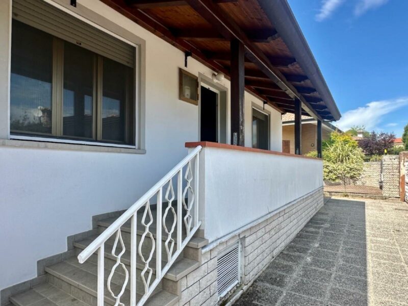 CASA SINGOLA UNICO LIVELLO, BICAMERE, CANTINA, GARAGE E AMPIO GIARDINO – GIA’ RISTRUTTURATA Ronchi dei Legionari