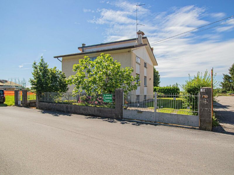 Casa indipendente con due unità autonome e ampio terreno Povoletto