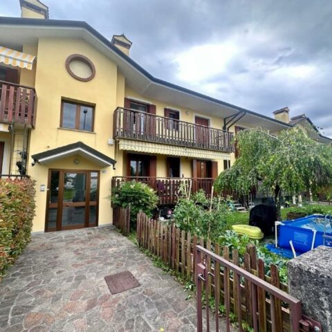 RICERCATO BICAMERE BISERVIZI CON GIARDINO Manzano
