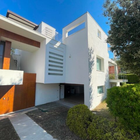 ESCLUSIVA VILLA DI TESTA CON GIARDINO E TERRAZZA SOLARIUM Lignano Pineta