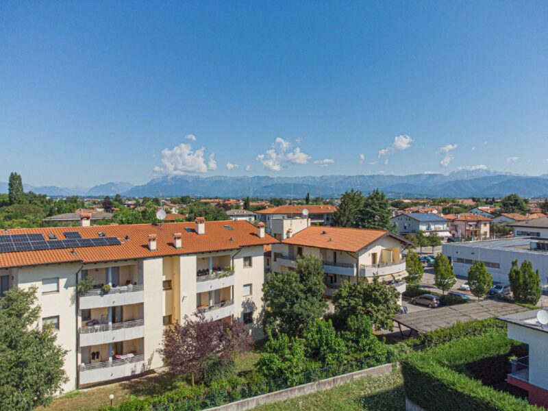 ELEGANTE ATTICO RISTRUTTURATO CON MANSARSA, TERRAZZI E GARAGE Udine