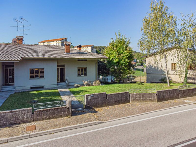 SPAZIOSA BIFAMILIARE CON GIARDINO E TERRAZZO Tarcento