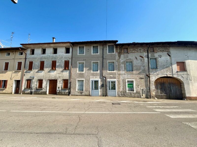 CASASCHIERA CON GIARDINO: pieno centro con ambienti ampi e versatili! San Giorgio della Richinvelda