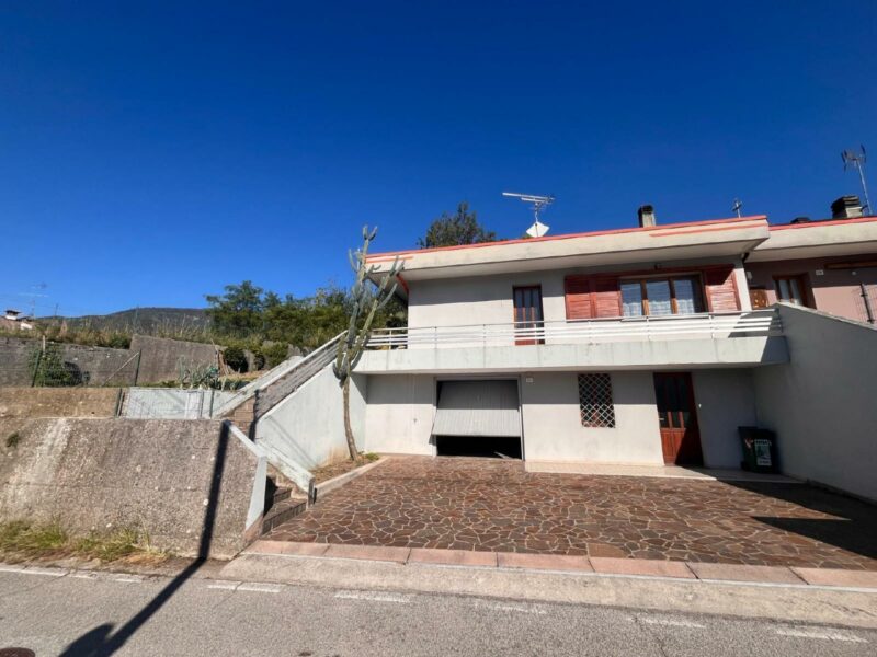 CASA ACCOSTATA AD UN LATO BICAMERE CON GIARDINO Forgaria nel Friuli